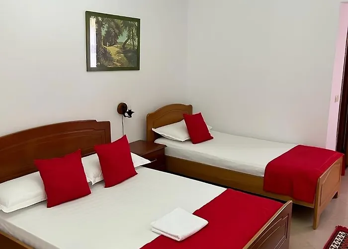 Hotel Berati מלון