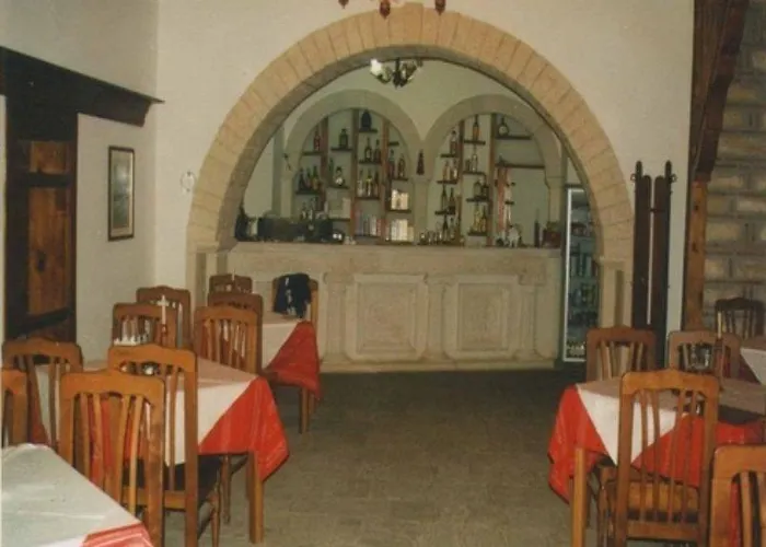 호텔 Hotel Berati 3*